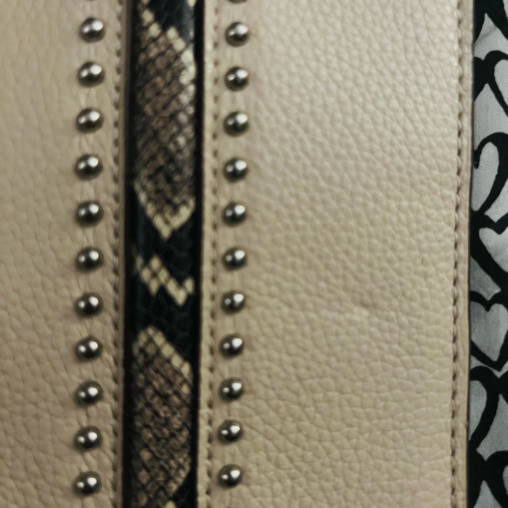 Brighton Pretty tough phone organizer NWT buff color w/ snake embossed accent - Picture 8 of 8